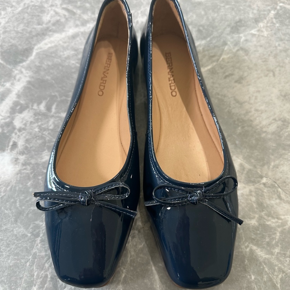 Bernardo Womens Navy Patent Leather Slip-On Career  Flats Shoes SZ 7M